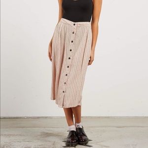 Volcom midi cream button up skirt w/pockets